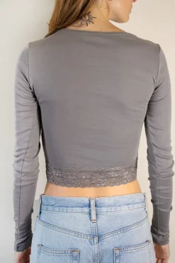 Camiseta bajo encaje