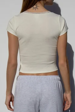 Camiseta con encaje