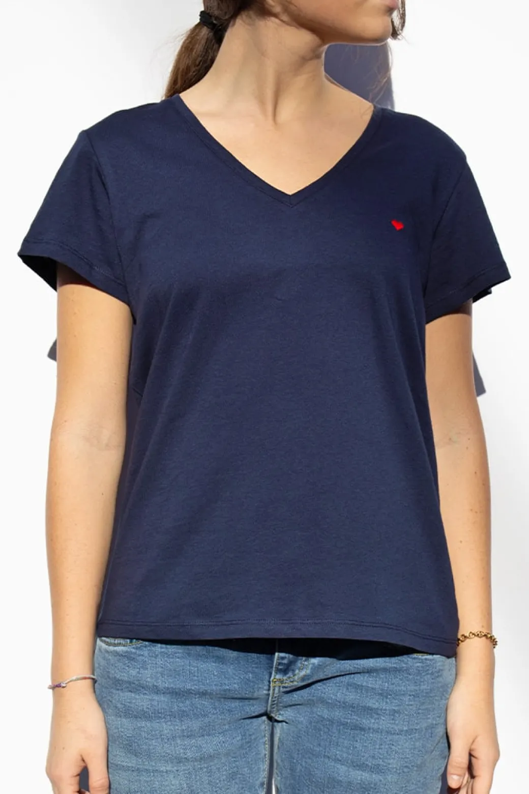 Camiseta escote en V corazón