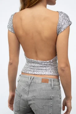 Camiseta espalda descubierta con lentejuelas