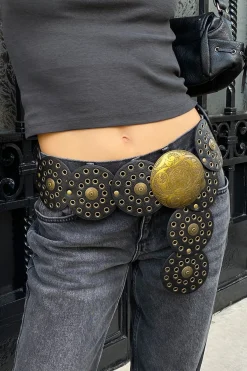 Cinturón grande tachuelas