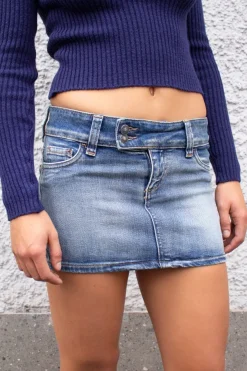 Double button skirt