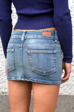 Double button skirt