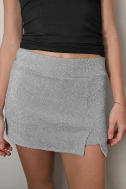 Falda con abertura
