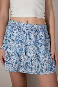 Falda con volantes