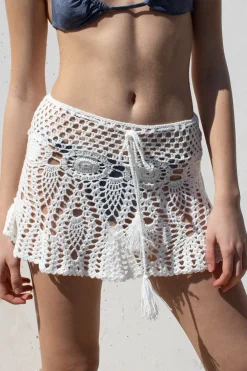 Falda crochet con borlas