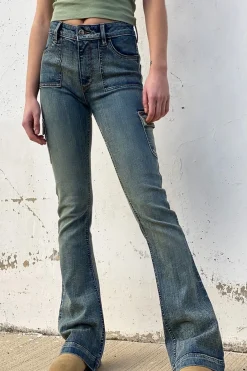 Jeans flare con bolsillos