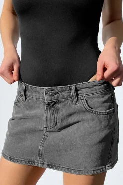 Mini falda low waist