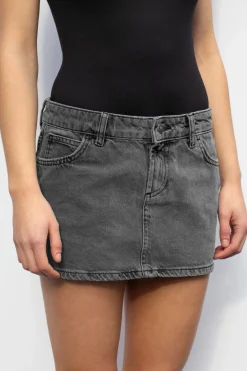 Mini falda low waist