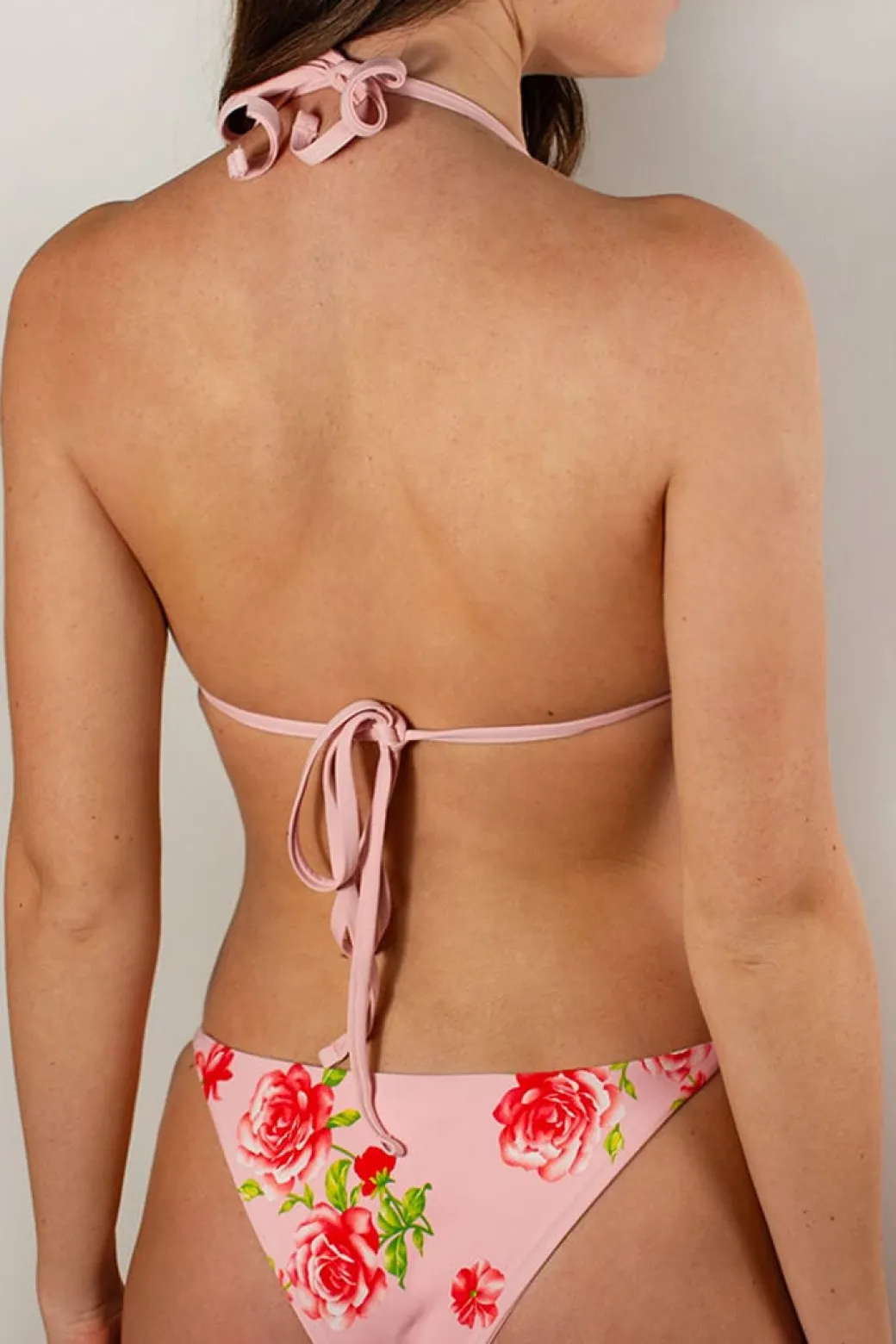 Top bikini triángulo con volantes
